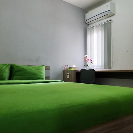 Barata Hotel Near Bandara Soekarno Hatta ทังเกอรัง ภายนอก รูปภาพ