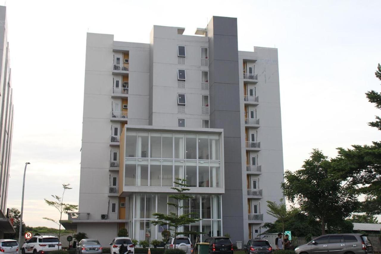 Barata Hotel Near Bandara Soekarno Hatta ทังเกอรัง ภายนอก รูปภาพ