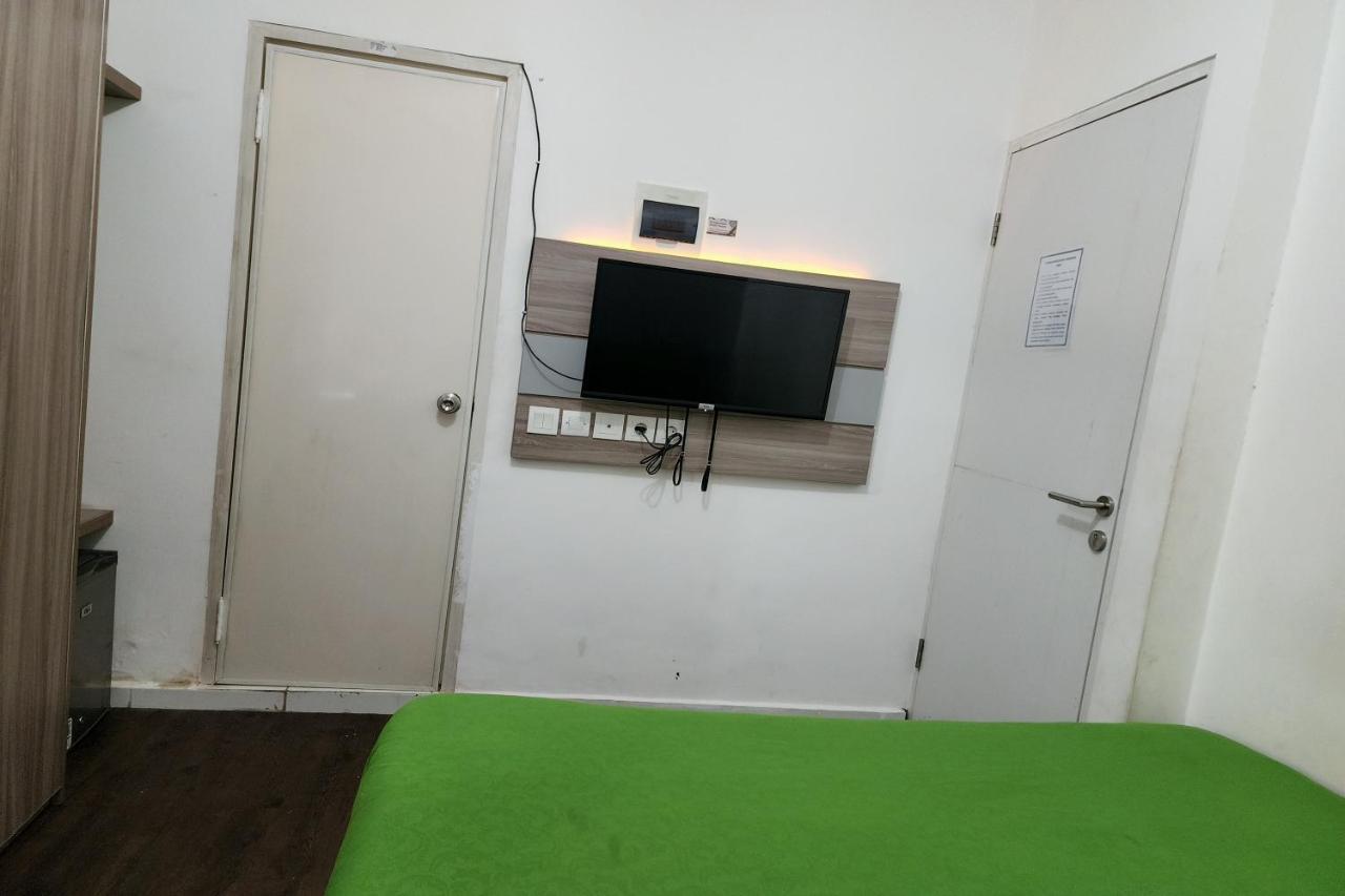 Barata Hotel Near Bandara Soekarno Hatta ทังเกอรัง ภายนอก รูปภาพ
